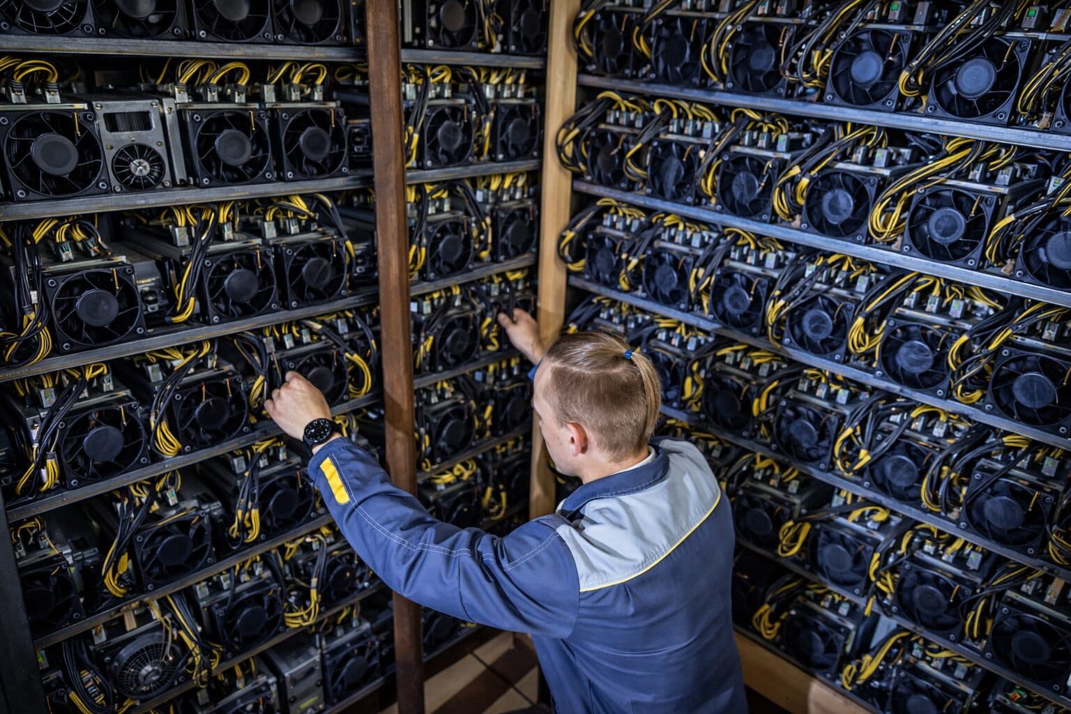 Bitcoin Mining Difficulty Drops Slightly as Next Increase Expected in May 2026
